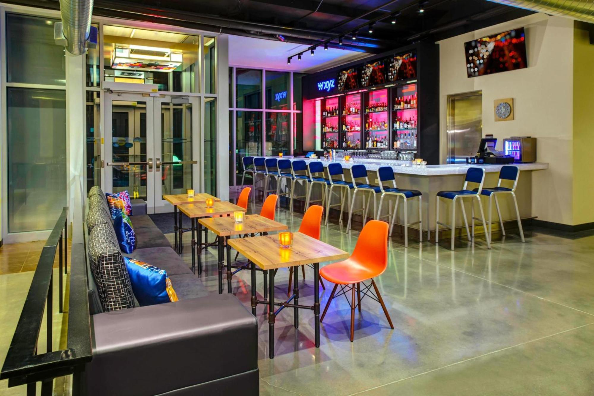 Отель Aloft Уичита Экстерьер фото