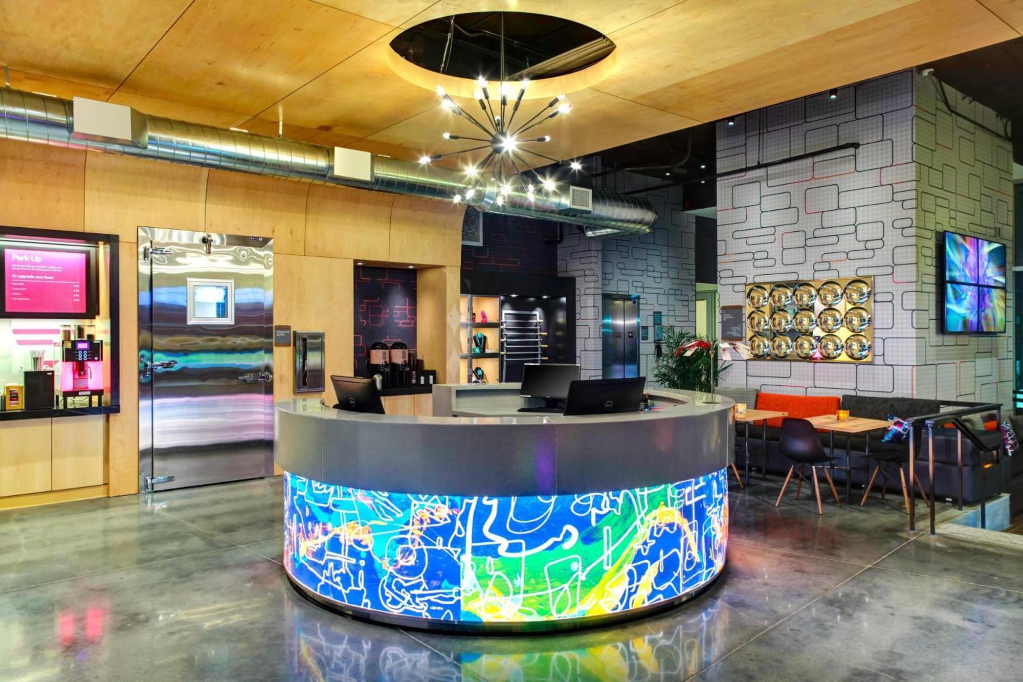 Отель Aloft Уичита Экстерьер фото