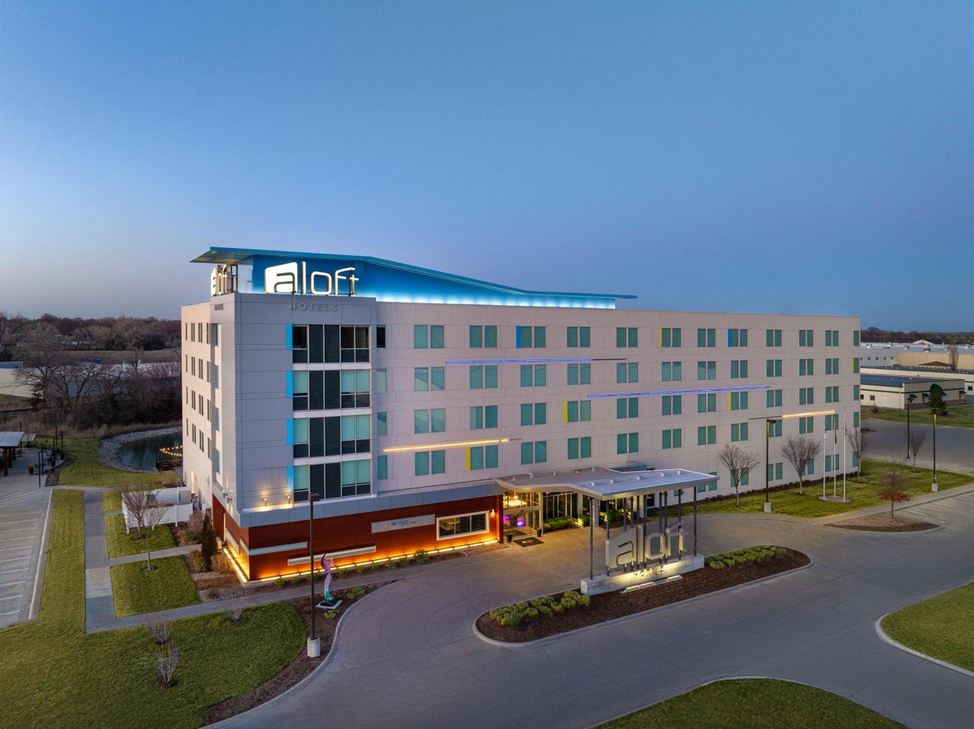 Отель Aloft Уичита Экстерьер фото