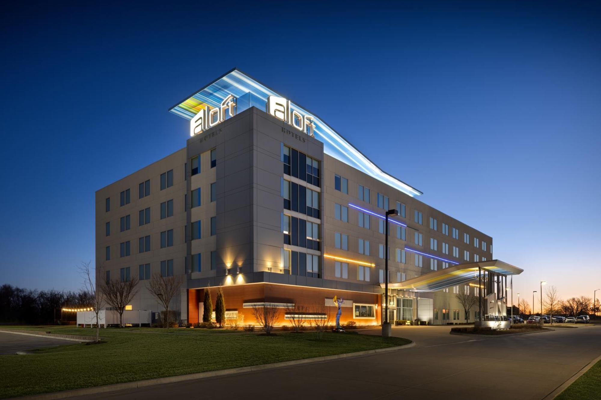 Отель Aloft Уичита Экстерьер фото