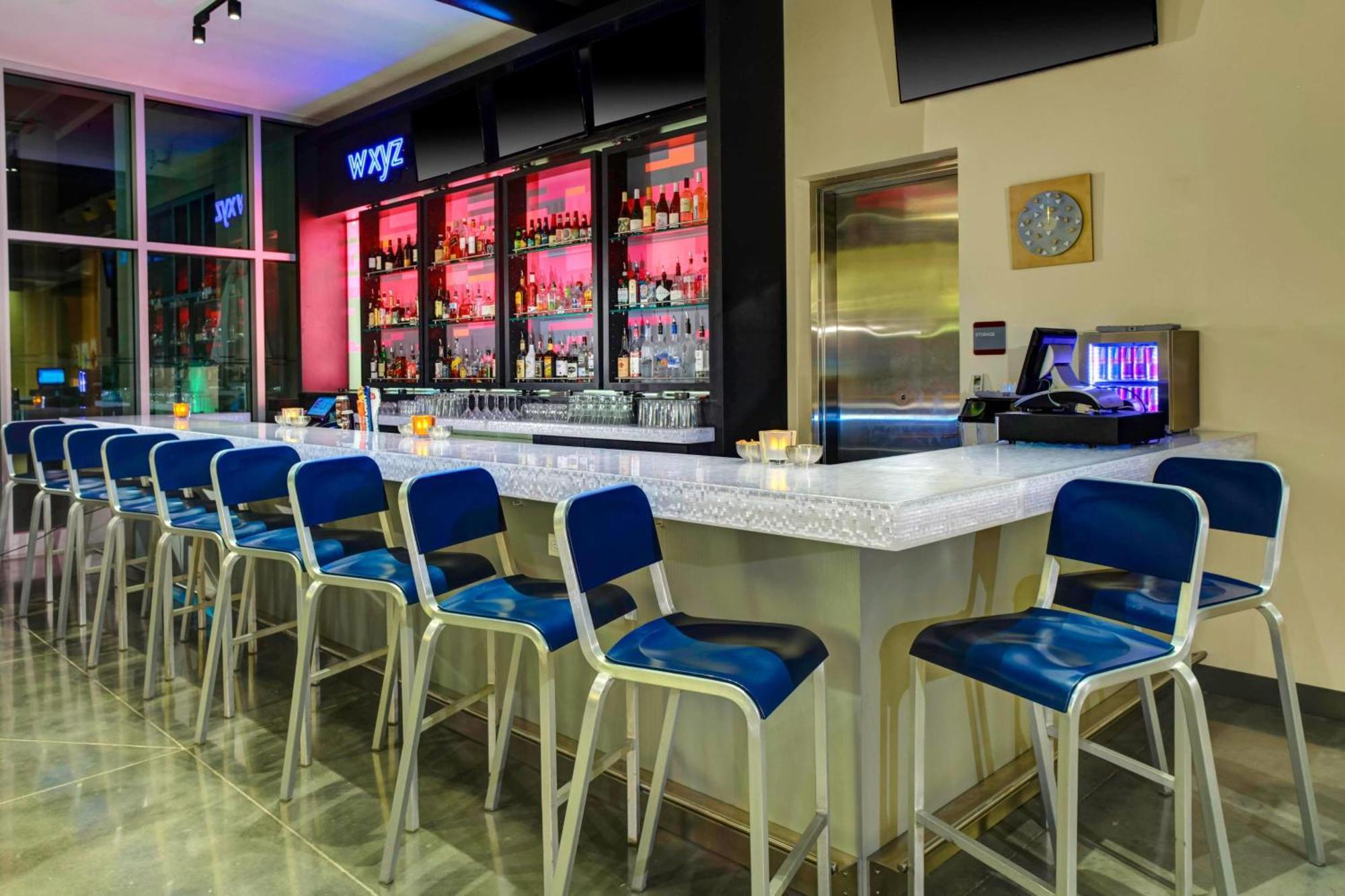 Отель Aloft Уичита Экстерьер фото