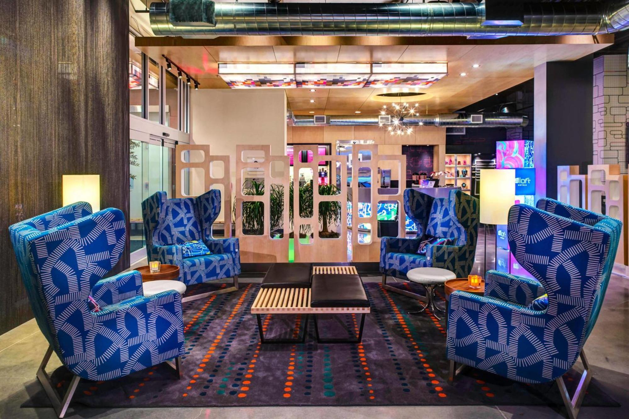 Отель Aloft Уичита Экстерьер фото